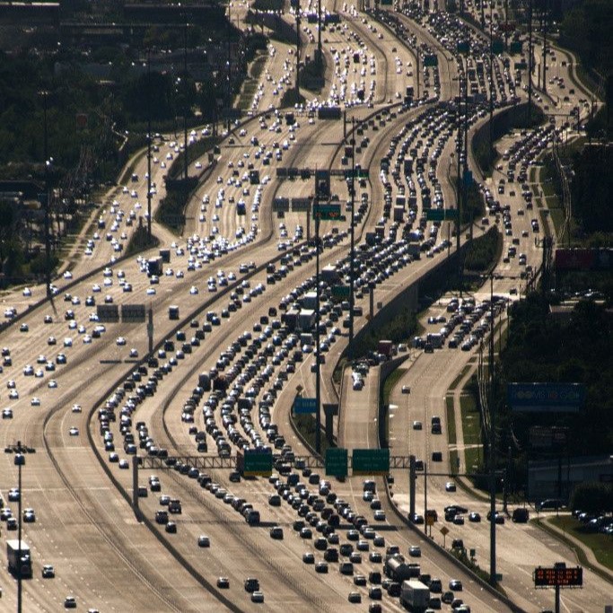 Katy Freeway Houston picture of a wide multi lane American freeway full of traffic.